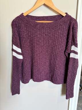 Hollister Women's Ribbed Crop Sweater with Varsity Stripe Sleeves